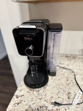 Ninja Compact Single-Serve Coffee Brewer in Black